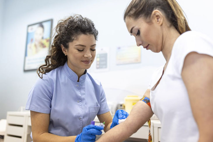 paciente en examen de sangre