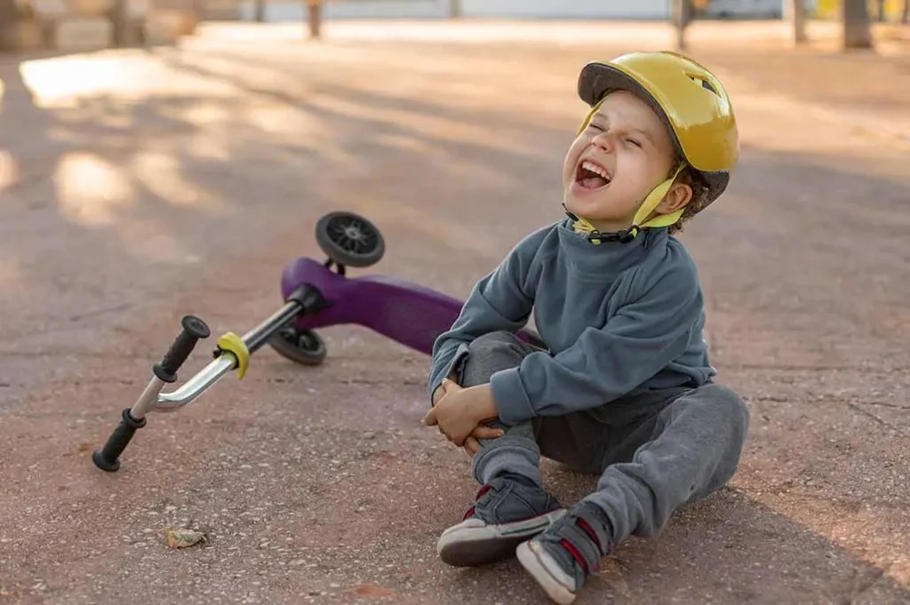 niño con dolor en el pie