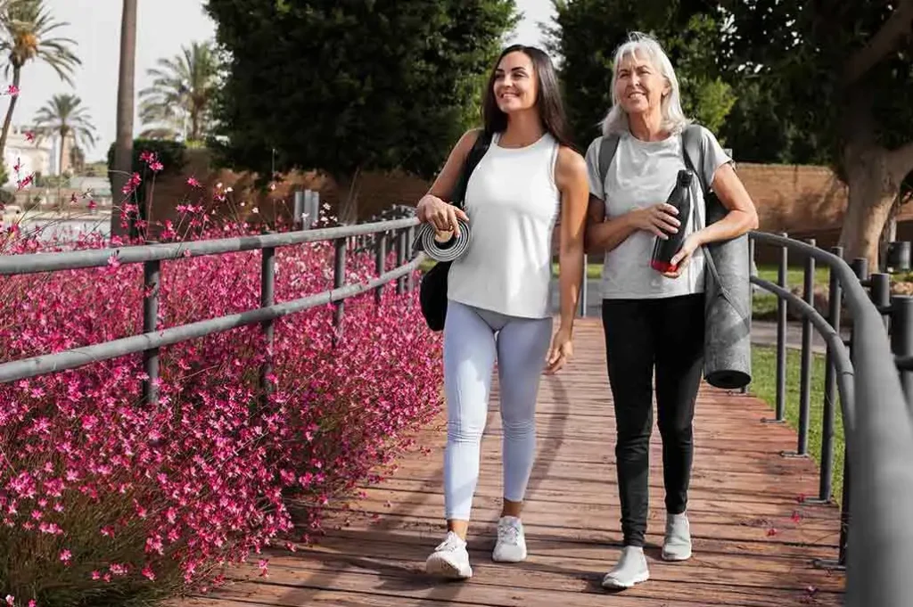 mujeres caminando