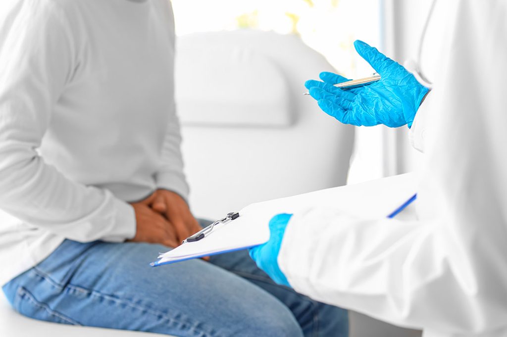 Manos de doctor y paciente